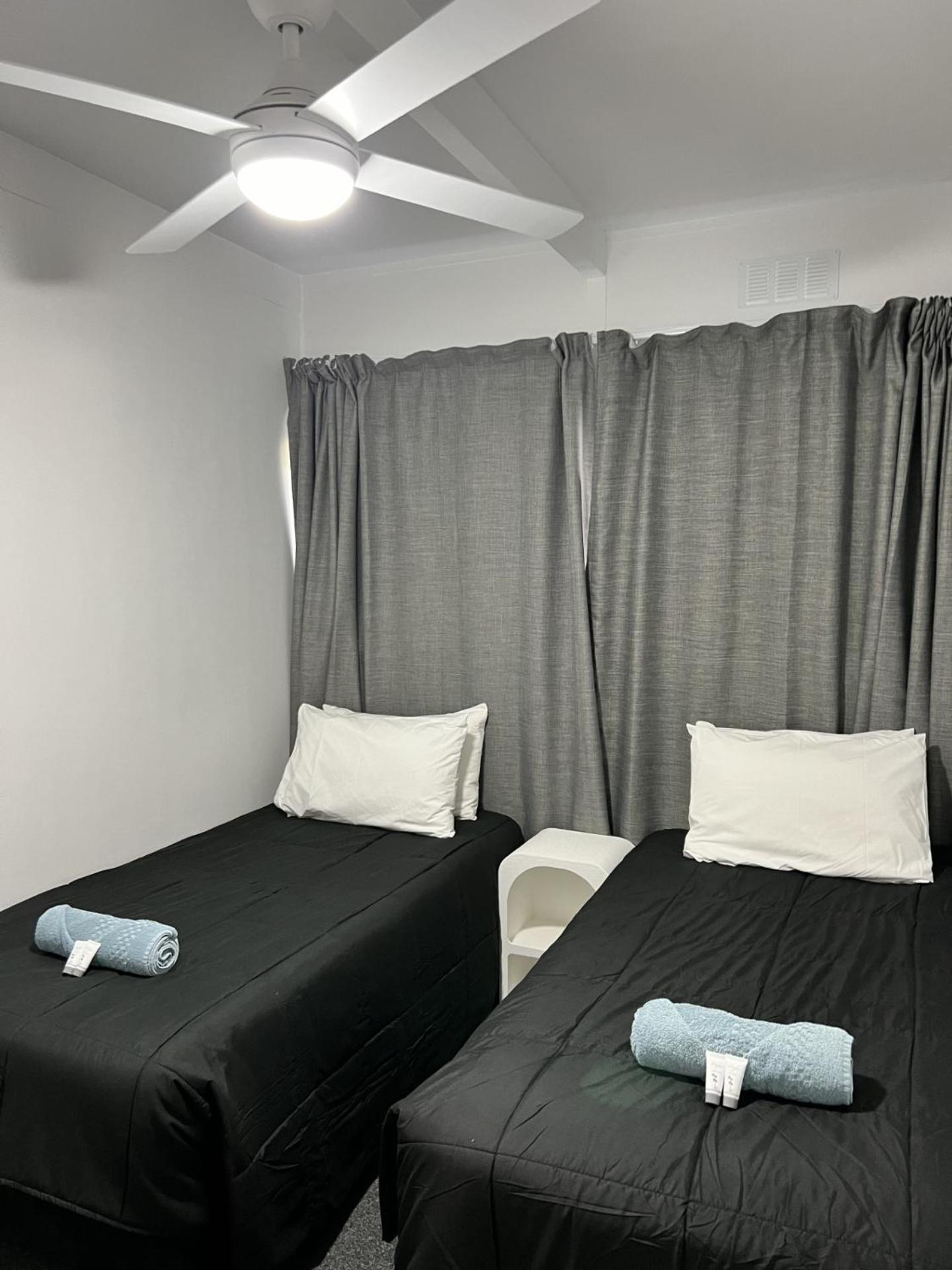 Albatross Motor Inn Лейкс-Энтранс Экстерьер фото